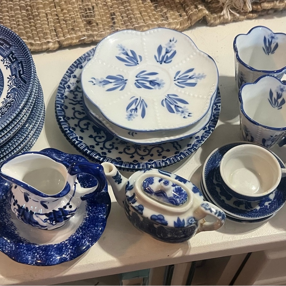 Children's Blue Willow Tea Set, Extensive 29 Piece Set
